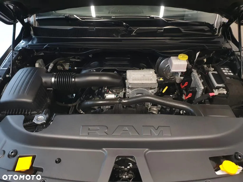 Dodge RAM 1500 5.7 4x4 - 16