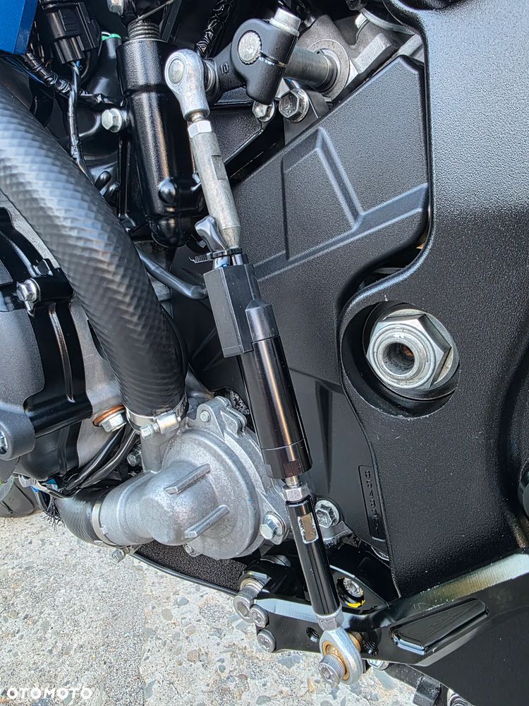 Suzuki GSX-R - 30