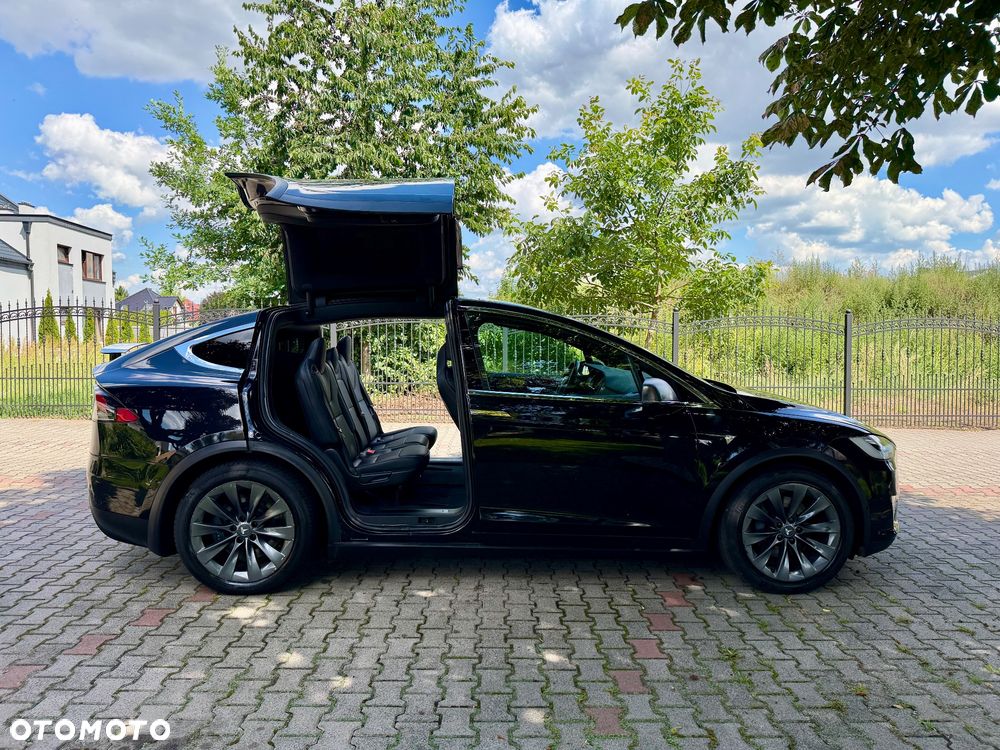 Tesla Model X - 9