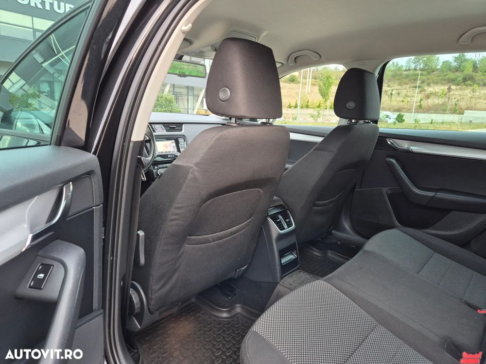 Skoda Octavia Combi 2.0 TDI RS - 10