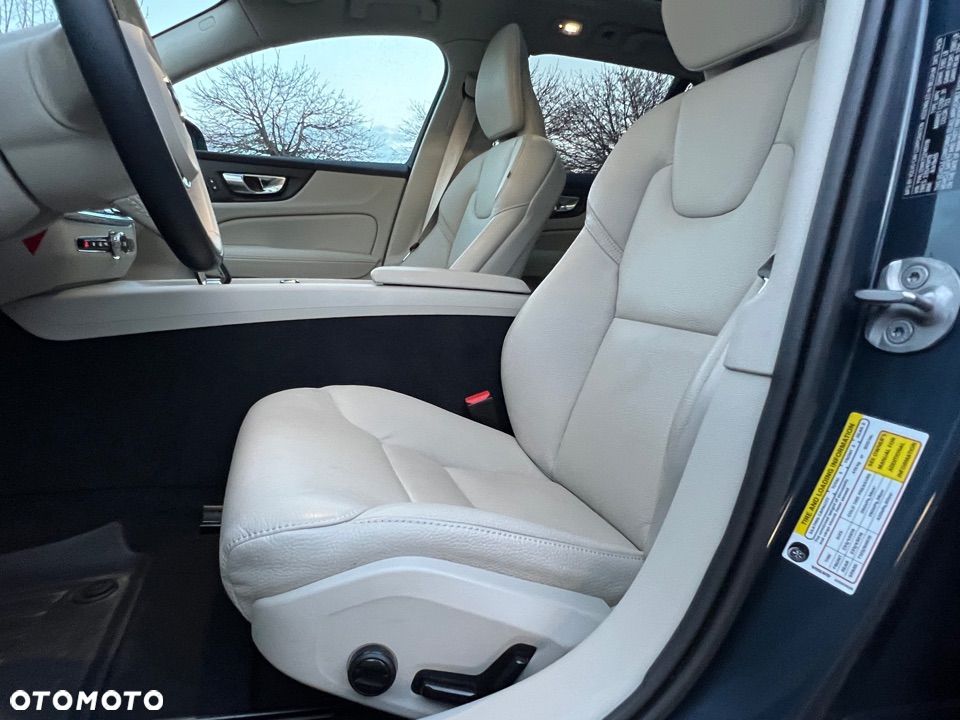 Volvo V60 B5 B AWD Plus Dark - 11