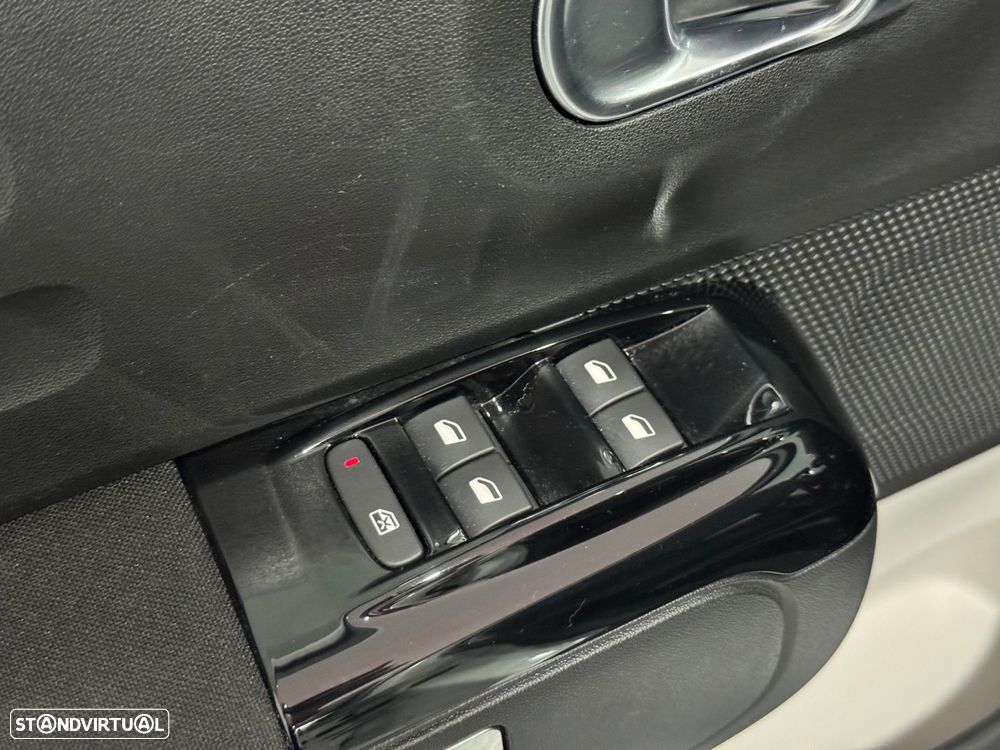 Citroën C3 1.2 PureTech Shine - 26