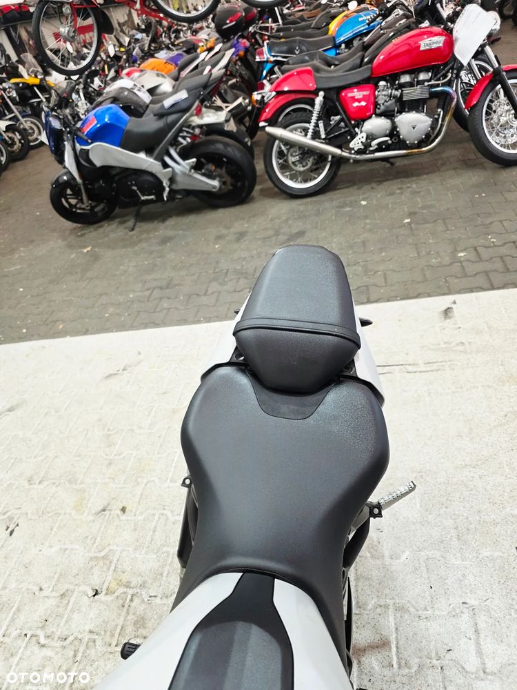 Yamaha MT - 27