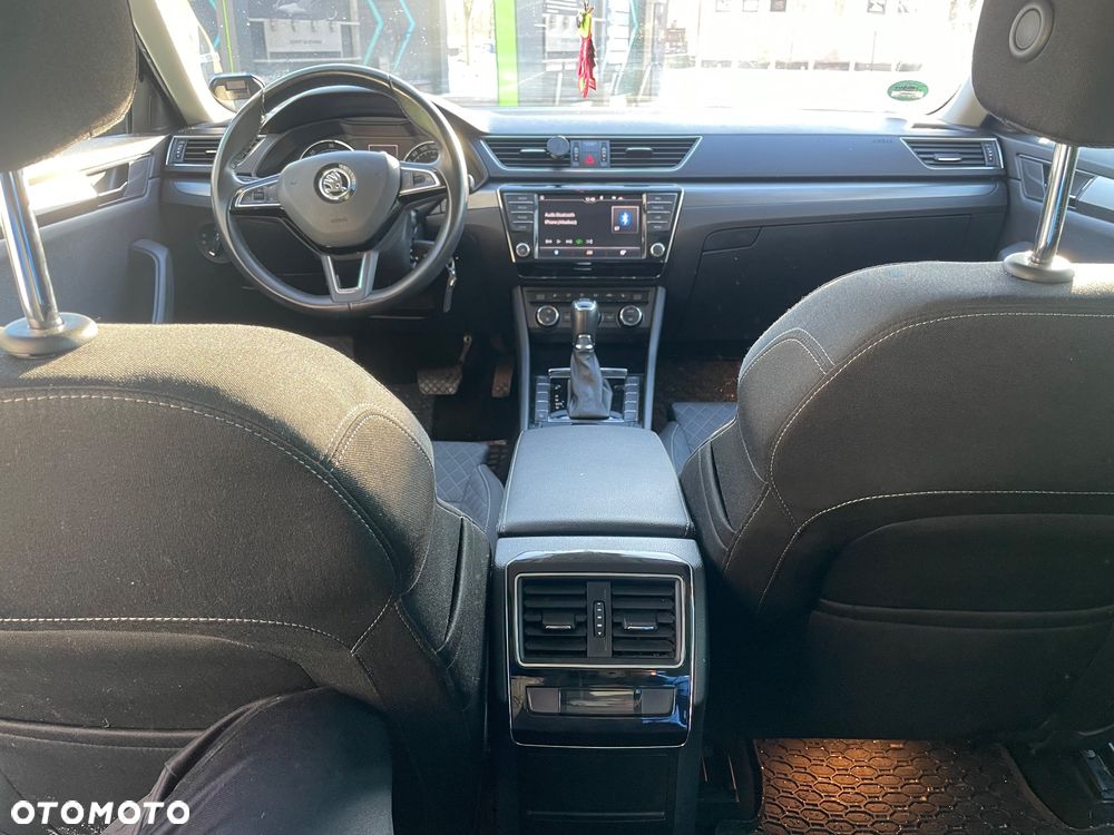 Skoda Superb ver-2-0-tdi-style-dsg - 9