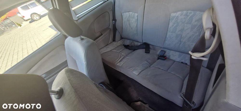 Nissan Almera - 9