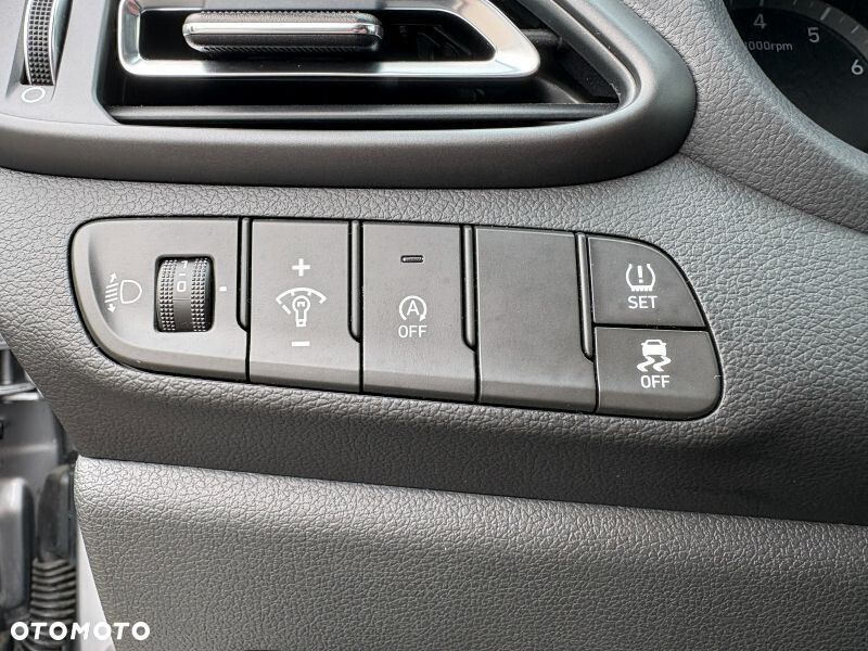 Hyundai i30 1.5 T-GDI 48V Smart DCT - 32