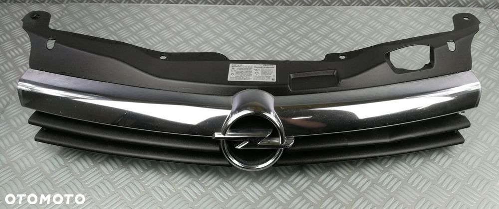 13108463 13135487 grill logo atrapa chłodnic OPEL ASTRA H III 3 2003-2007r - 1