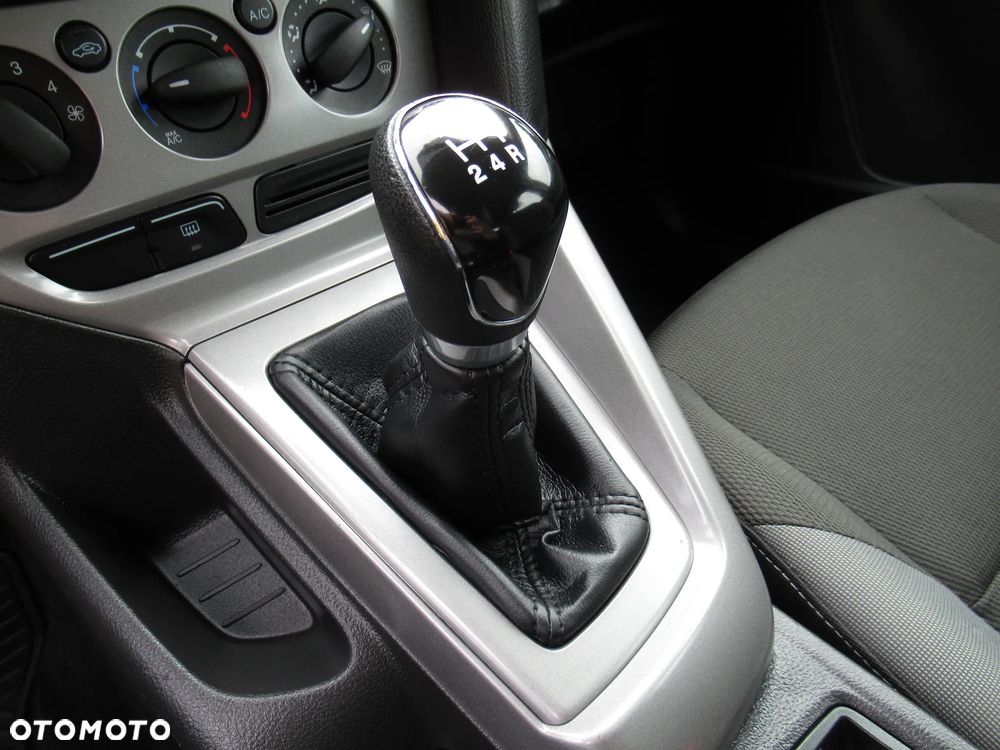 Ford Focus 1.6 Ambiente - 34