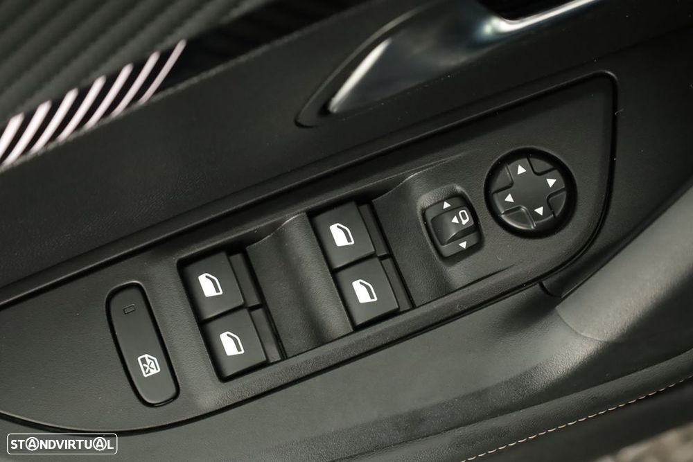 Peugeot 2008 1.2 PureTech Allure - 20