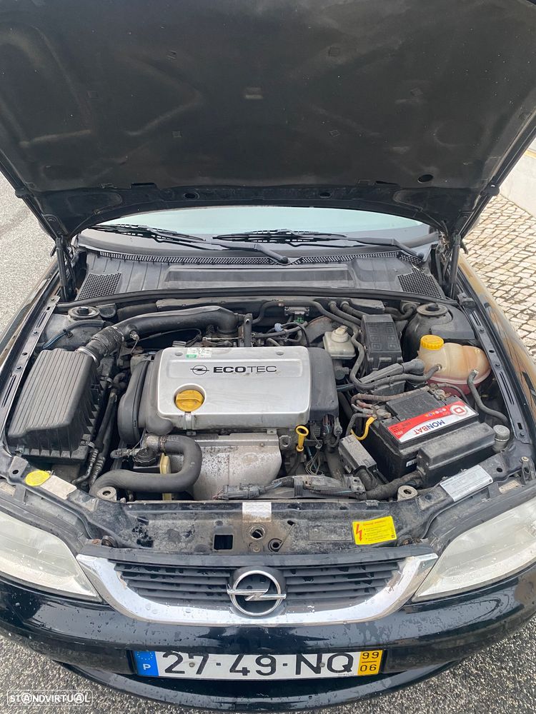 Opel Vectra 1.6i - 12