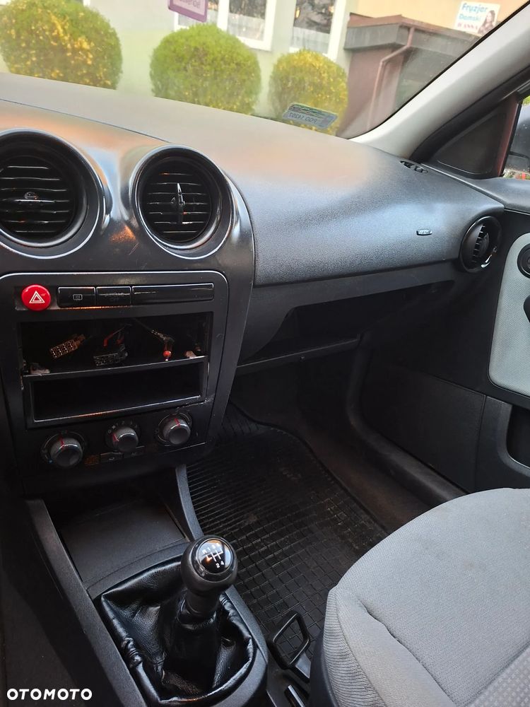 Seat Ibiza 1.4 16V Reference - 8