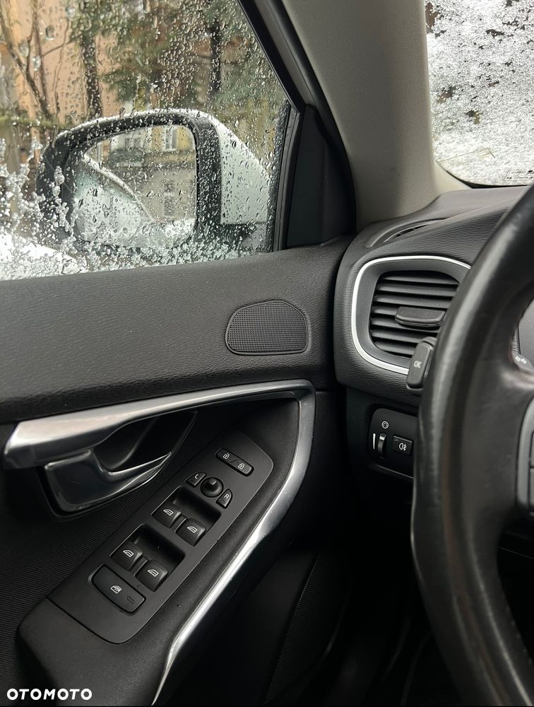 Volvo V40 T2 Geartronic RDesign - 11