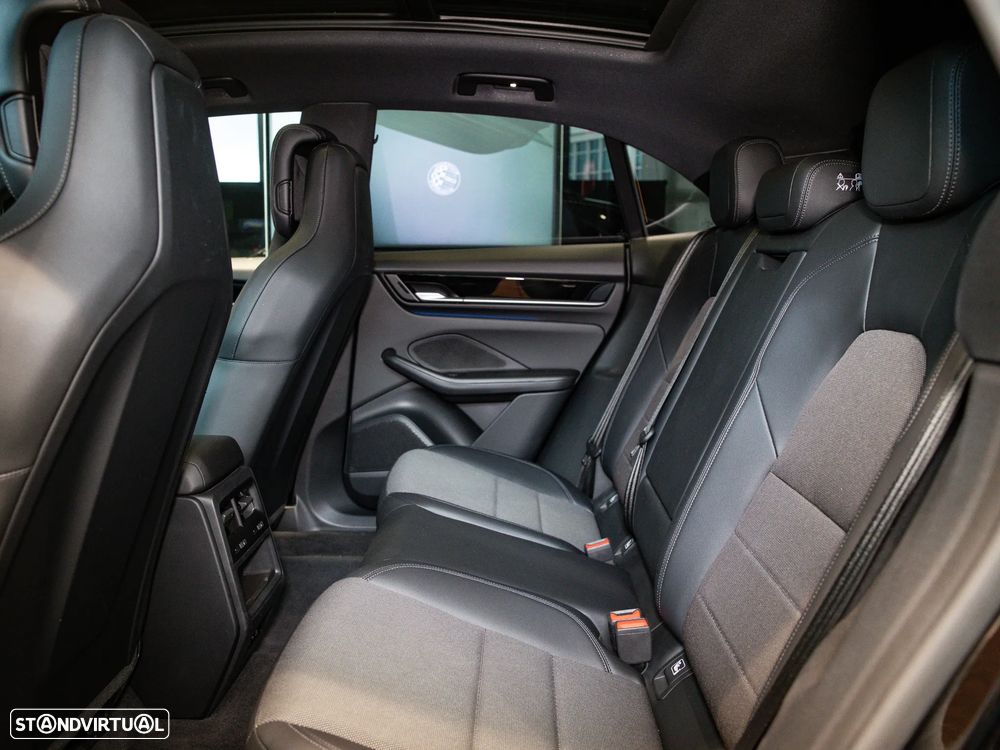 Porsche Macan Electric 4 - 30