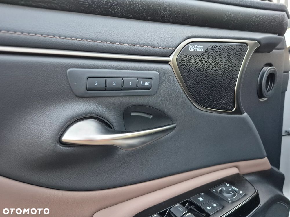 Lexus ES 300h Prestige - 11