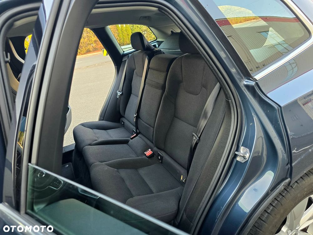 Volvo XC 60 B5 B AWD Momentum Pro - 20