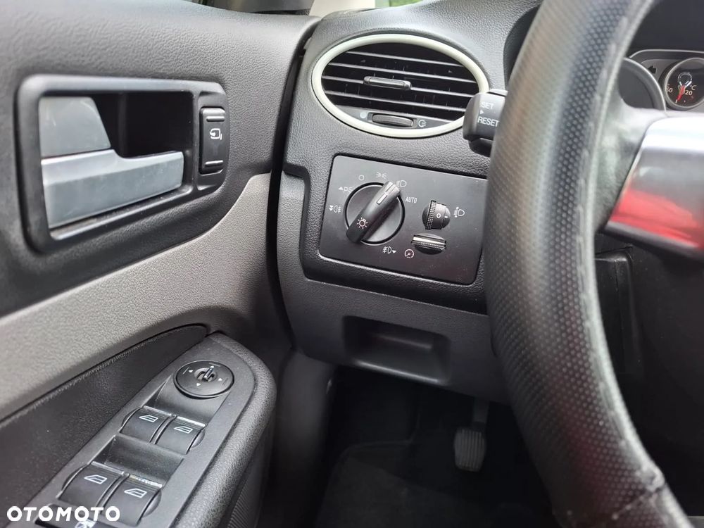 Ford Focus 1.6 16V Titanium - 15