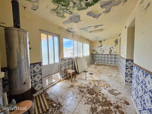 Moradia T2+1 com logradouro e terreno localizada em Esgueira - Grande imagem: 4/23