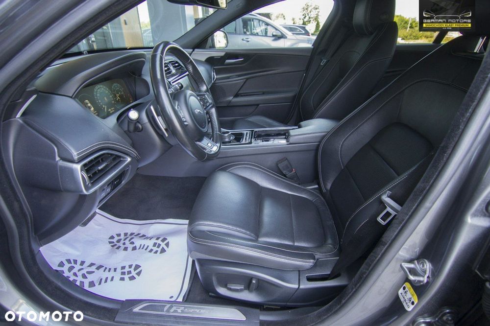 Jaguar XE - 22