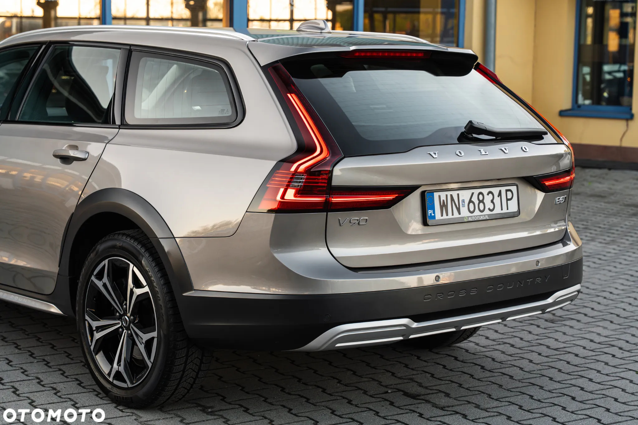 Volvo V90 Cross Country - 8