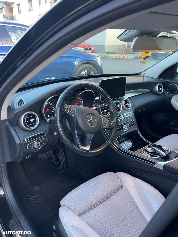 Mercedes-Benz C 220 d 4MATIC Aut. - 24