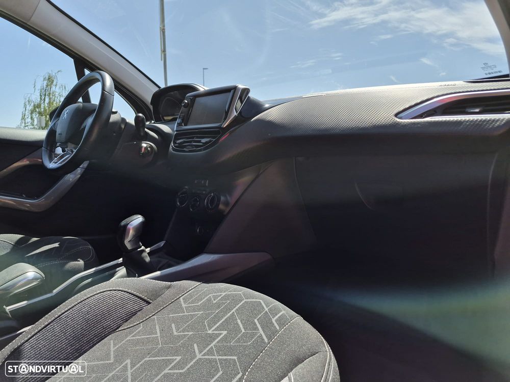 Peugeot 2008 1.2 PureTech Style - 16