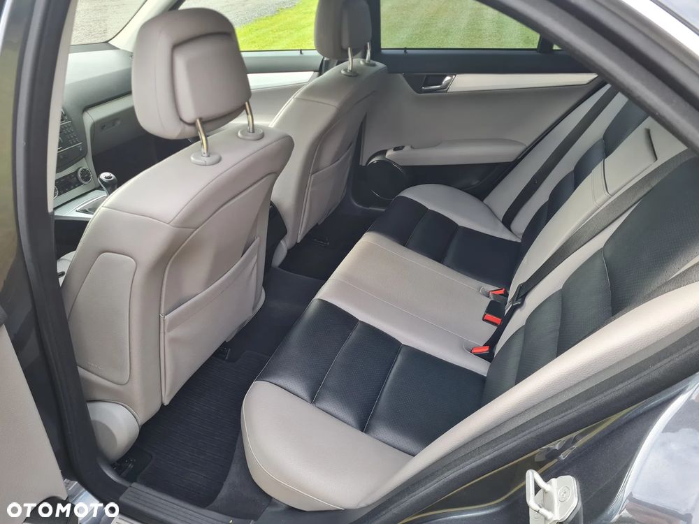 Mercedes-Benz Klasa C 320 CDI DPF Avantgarde - 15