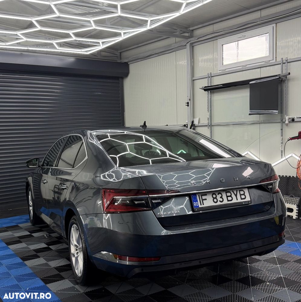 Skoda Superb 2.0 TDI DSG Ambition - 3