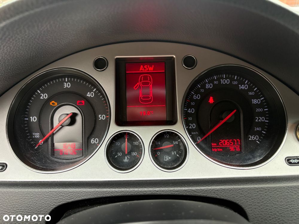 Volkswagen Passat 2.0 TDI DPF Comfortline - 9
