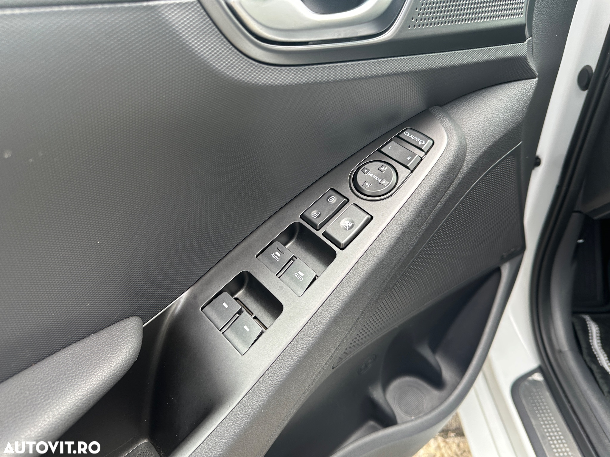 Hyundai IONIQ Plug-in-Hybrid 1.6 GDI Advantage - 19