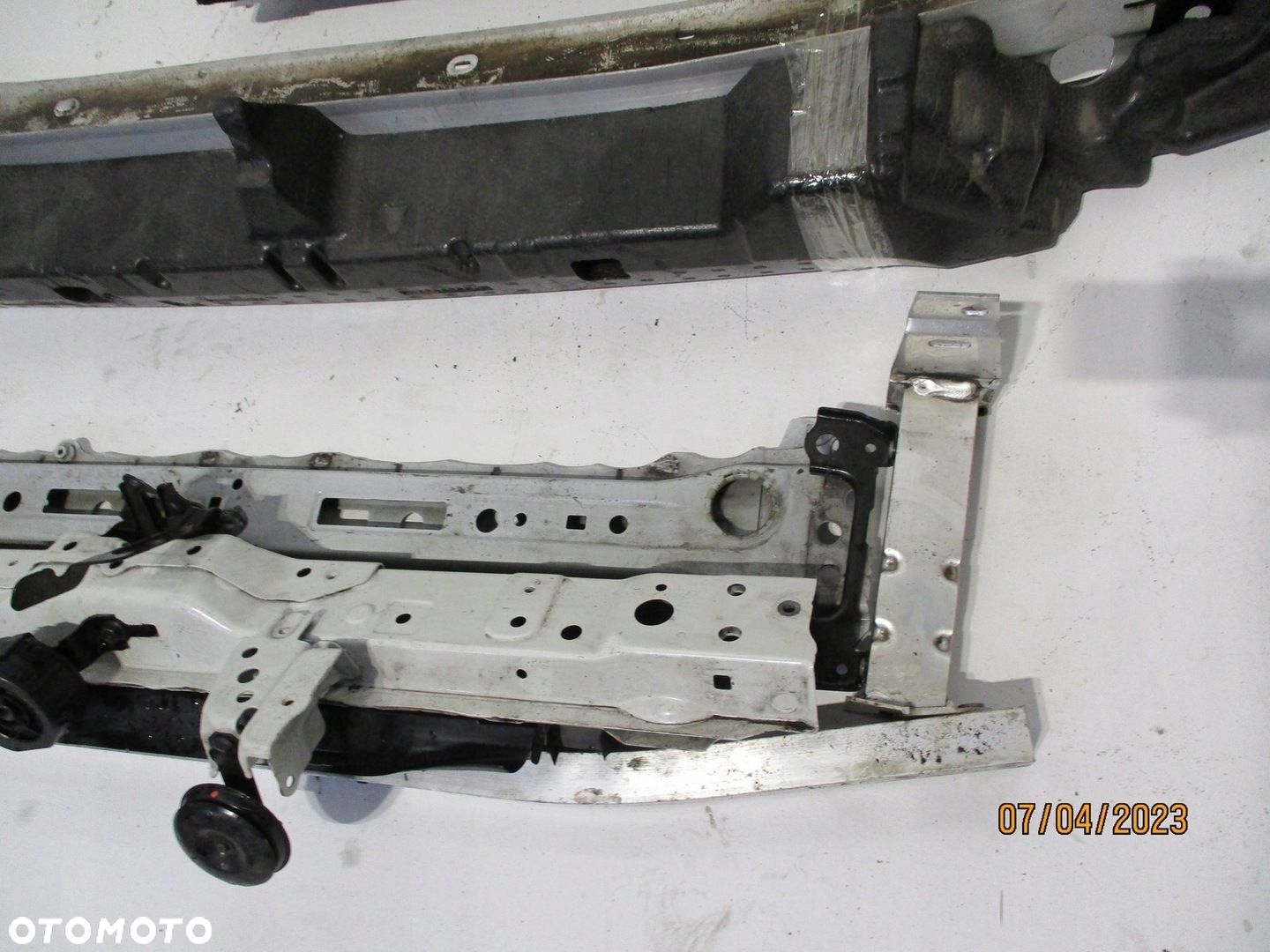 Pas przedni chłodnice TOYOTA RAV4 V 21r 2,5 HYB - 2
