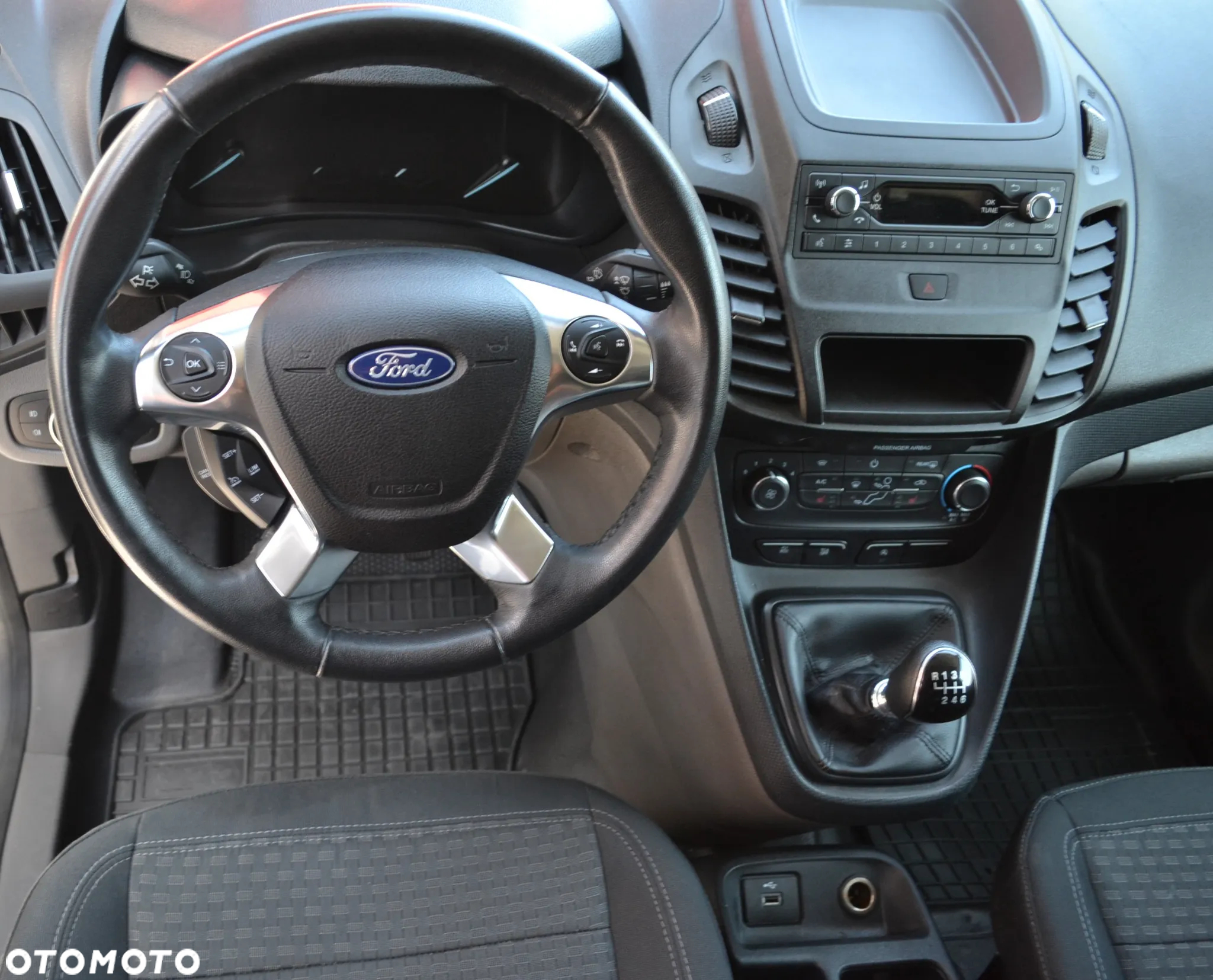 Ford Transit Connect - 11