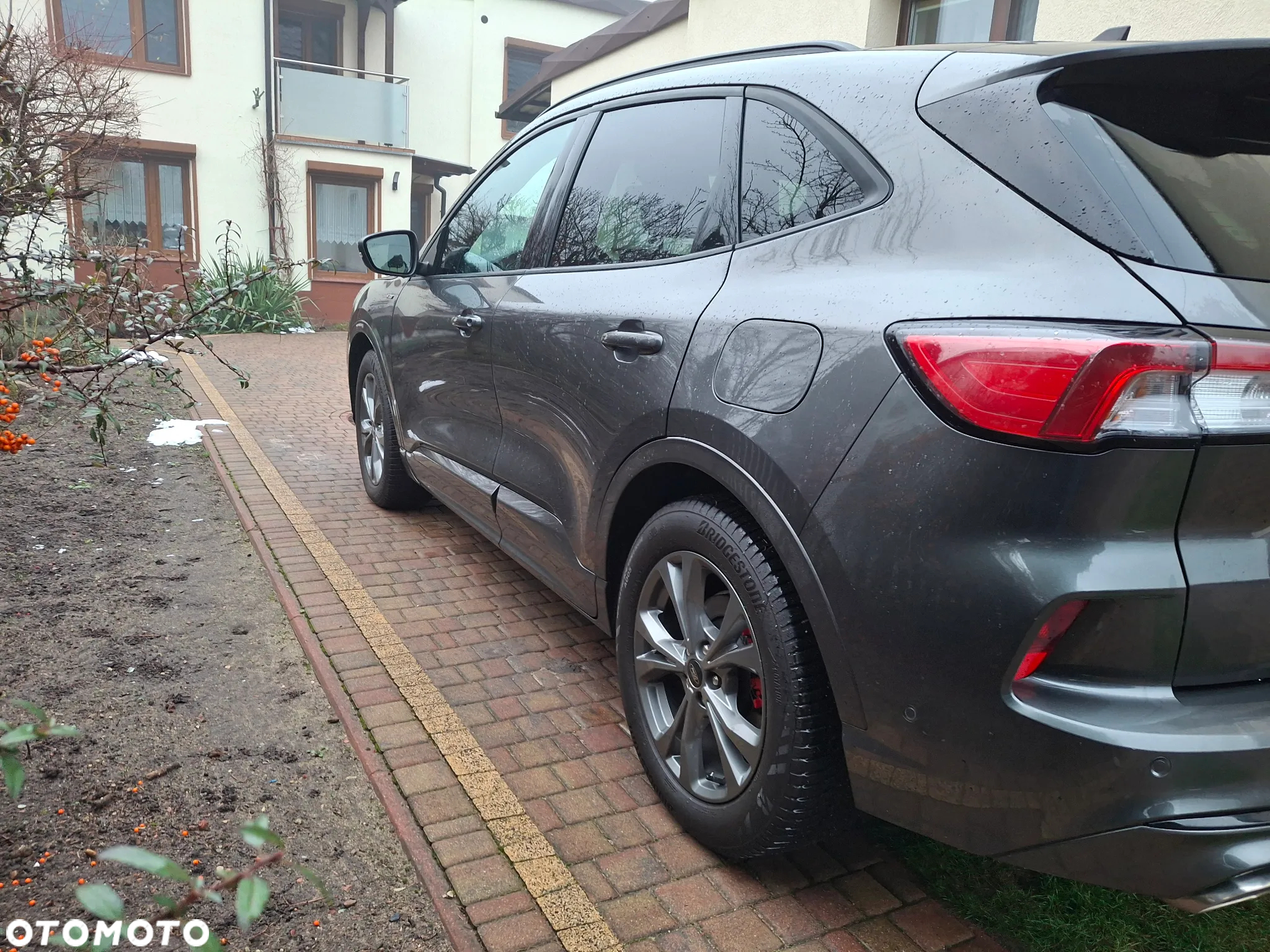 Ford Kuga 1.5 EcoBoost ST-LINE X - 2
