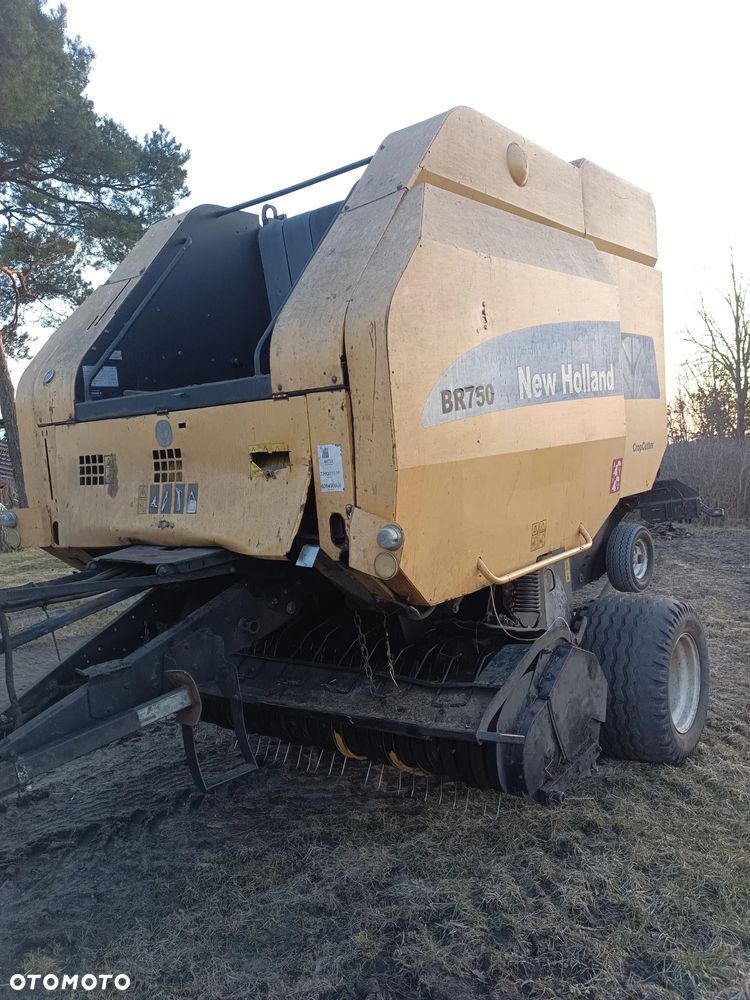 New Holland BR 750 - 3
