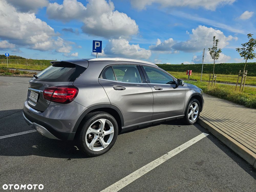 Mercedes-Benz GLA 180 7G-DCT - 4