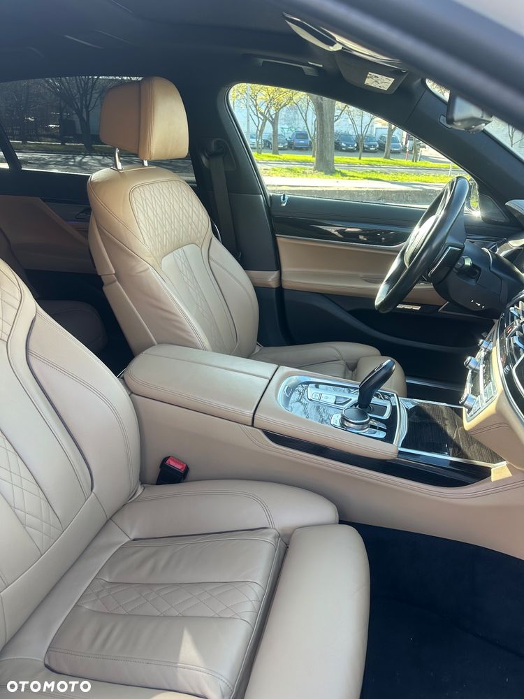 BMW Seria 7 740Li - 20