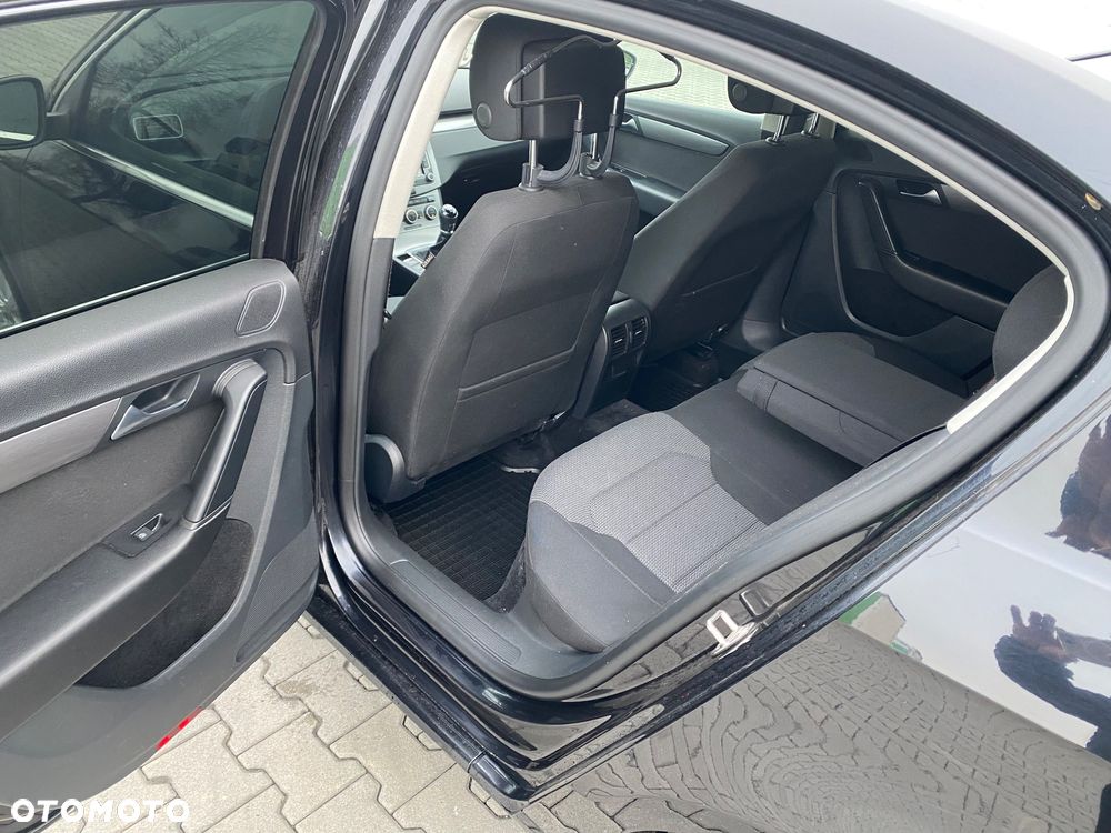 Volkswagen Passat 1.6 TDI Comfortline - 16