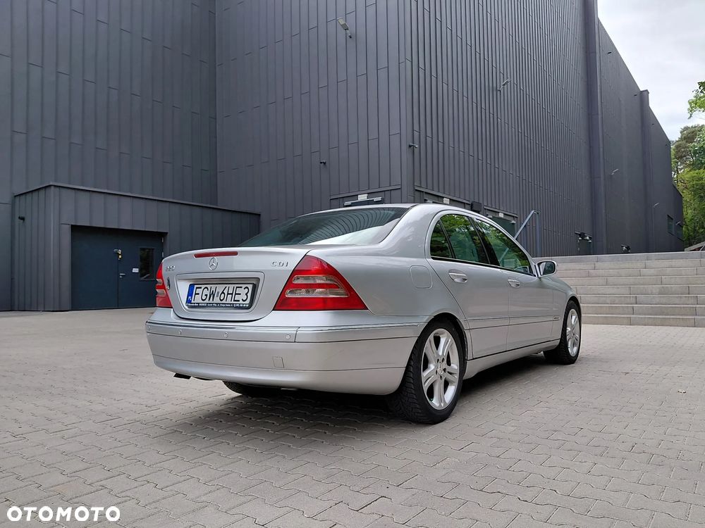 Mercedes-Benz Klasa C 220 CDI Elegance - 4