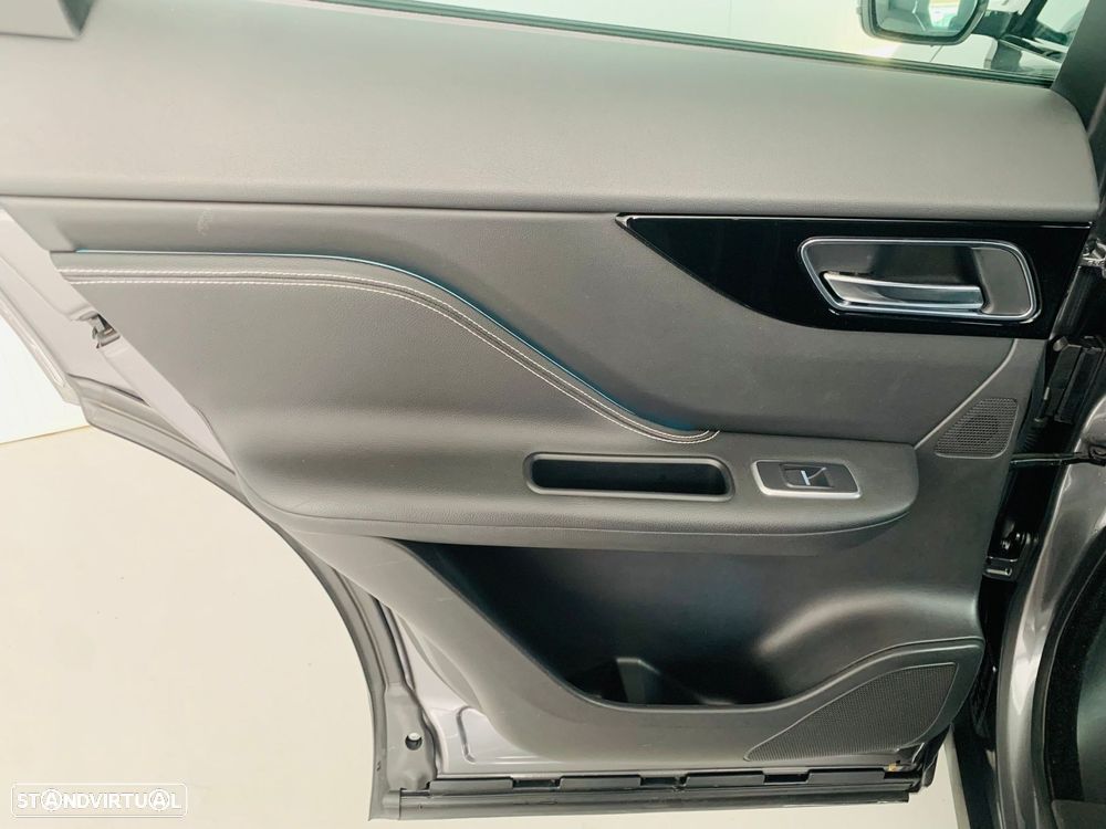 Jaguar F-Pace 2.0 i4D R-Sport AWD - 32