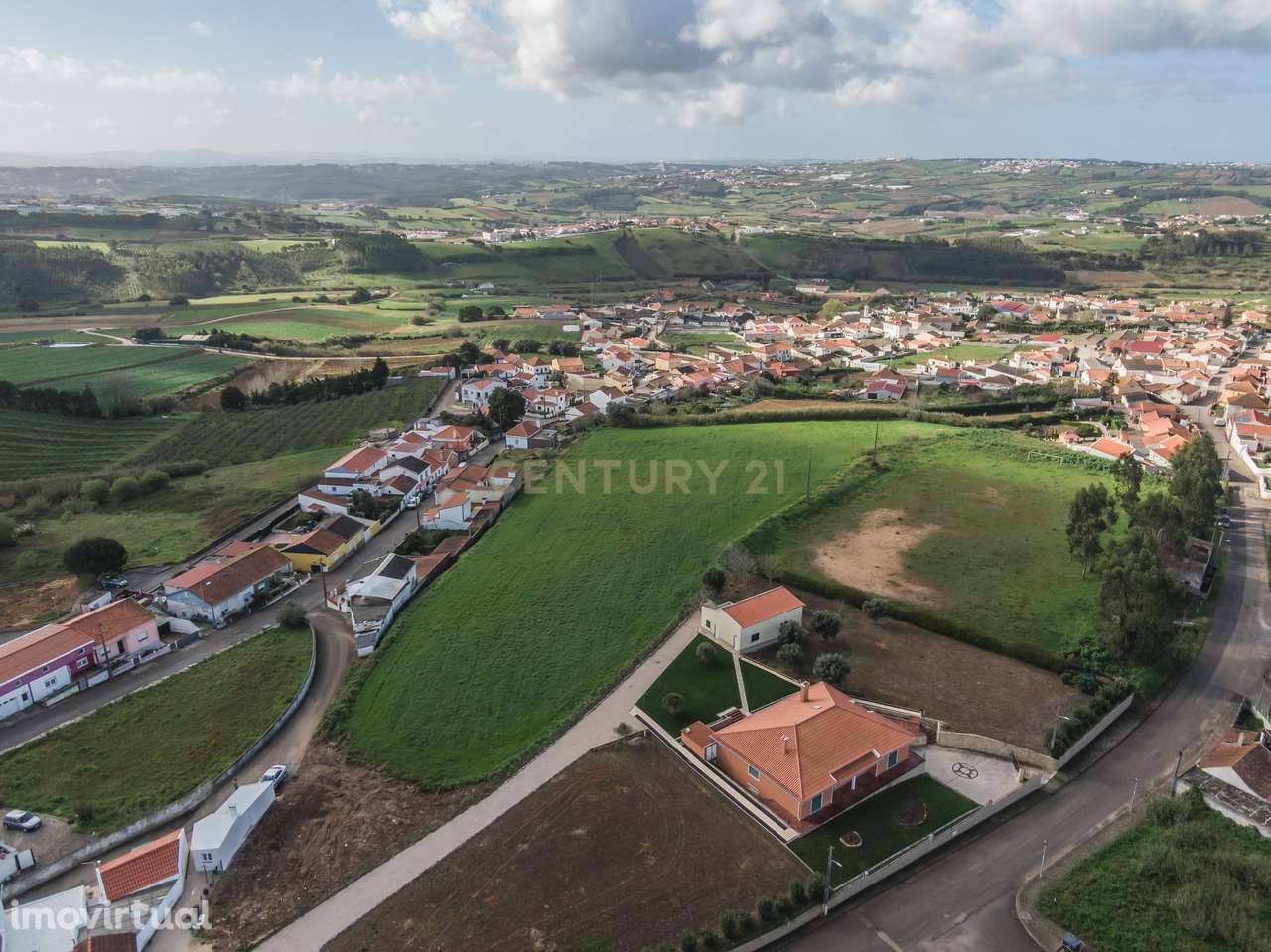Terreno plano com 12.400m², inserido na pacata povoação de Sobral da L - Grande imagem: 4/25