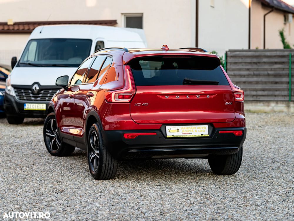 Volvo XC 40 B4 AT8 AWD Mild Hybrid R-Design - 10