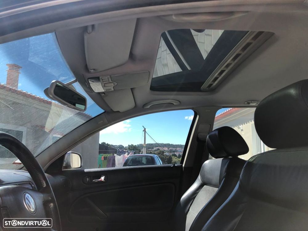 VW Passat Variant 1.9 TDi Highline - 16