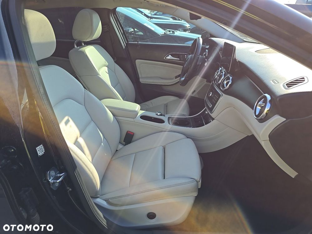 Mercedes-Benz GLA 250 4Matic 7G-DCT AMG Line - 10