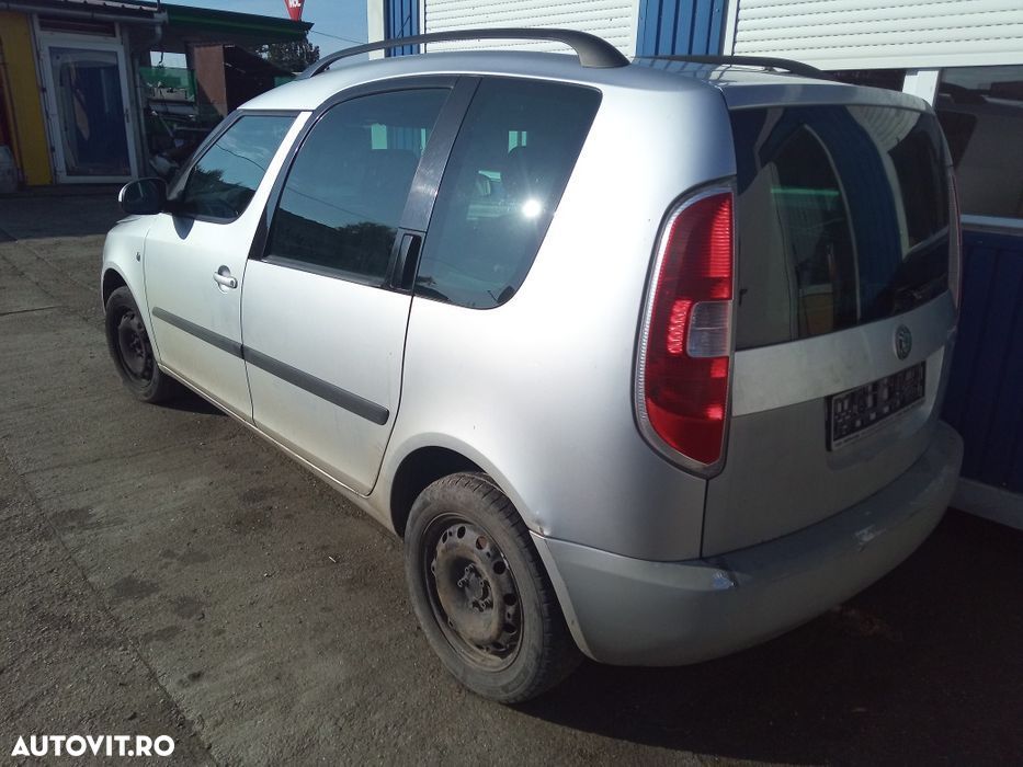Dezmembrez Skoda Roomster - 7