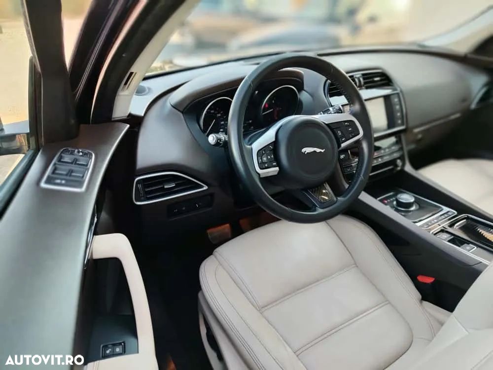 Jaguar F-Pace 20d AWD Prestige - 22