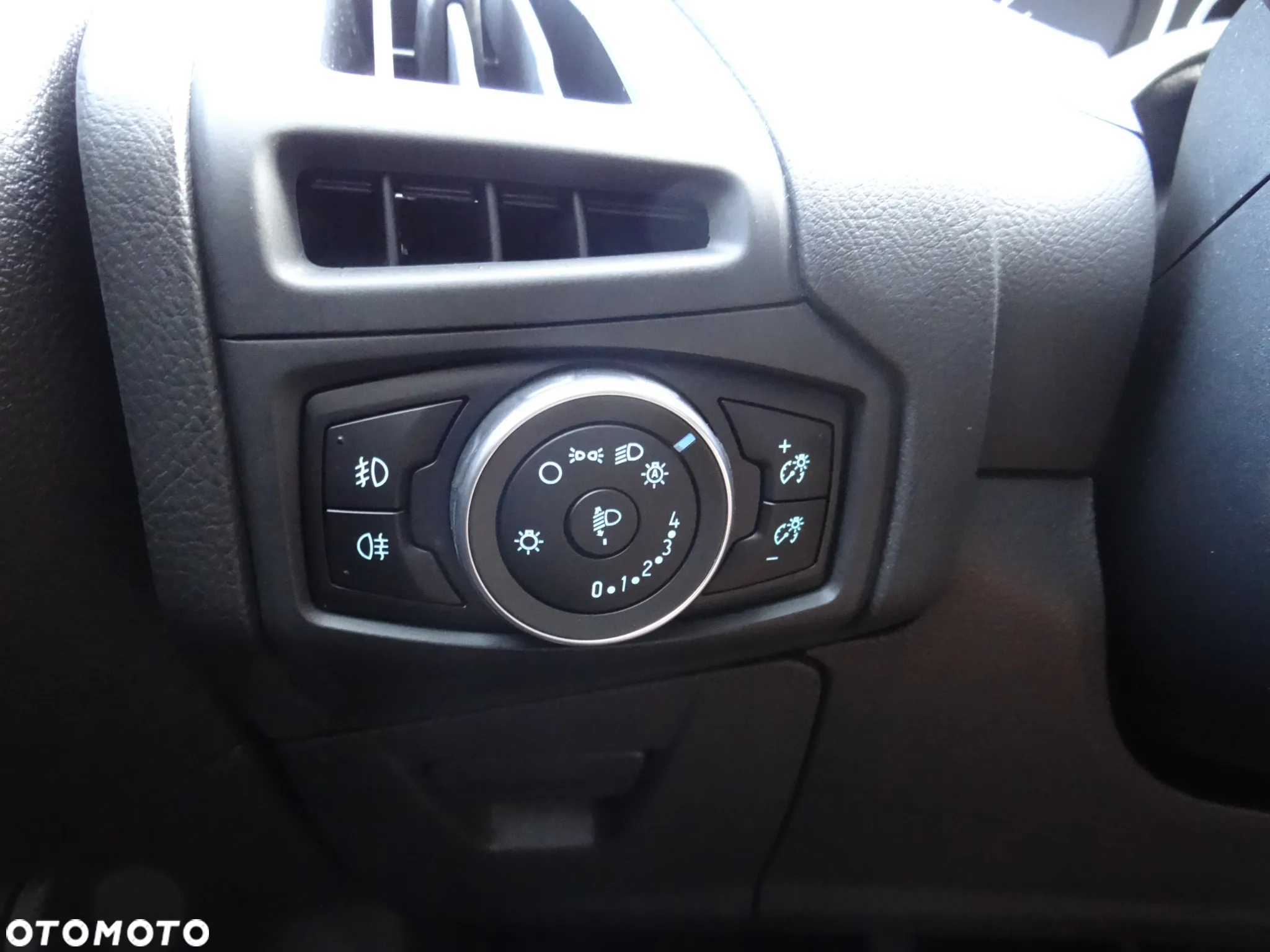 Ford Focus 1.5 TDCi Titanium ASS - 32