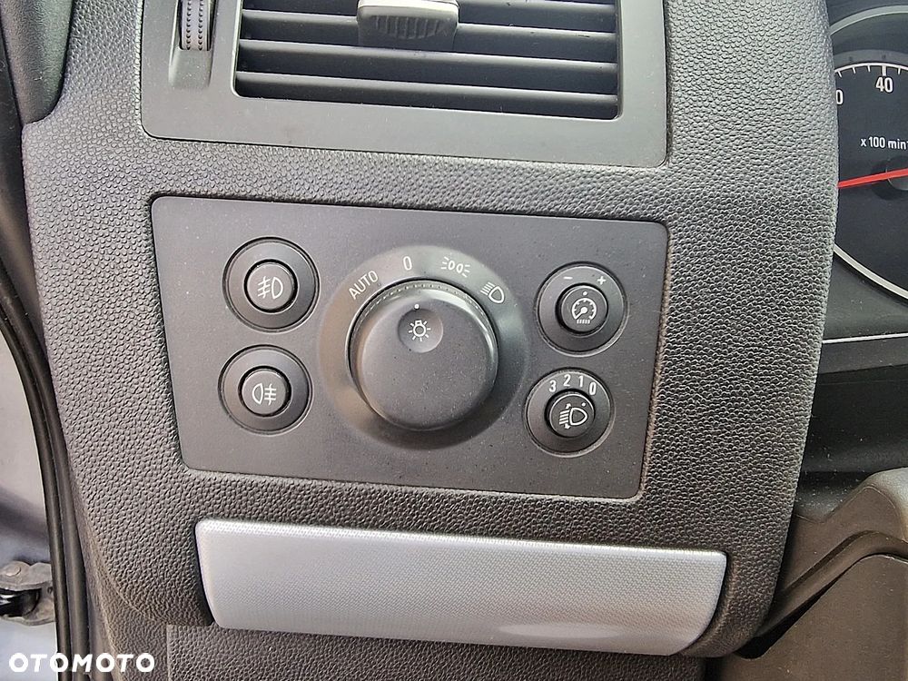 Opel Zafira 2.2 - 13