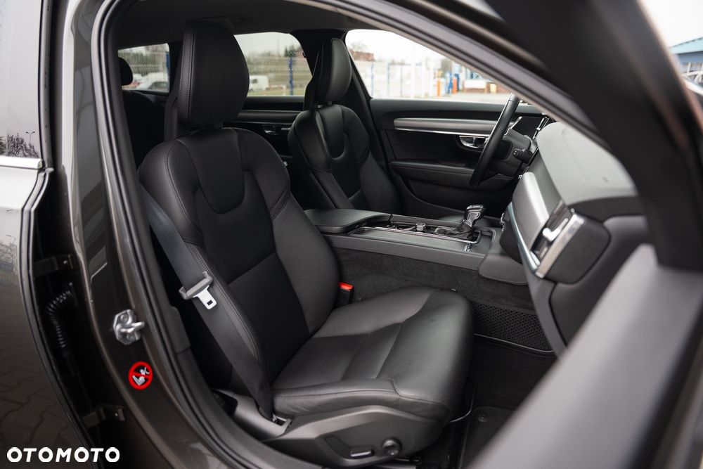 Volvo V90 D3 Geartronic Momentum Pro - 25