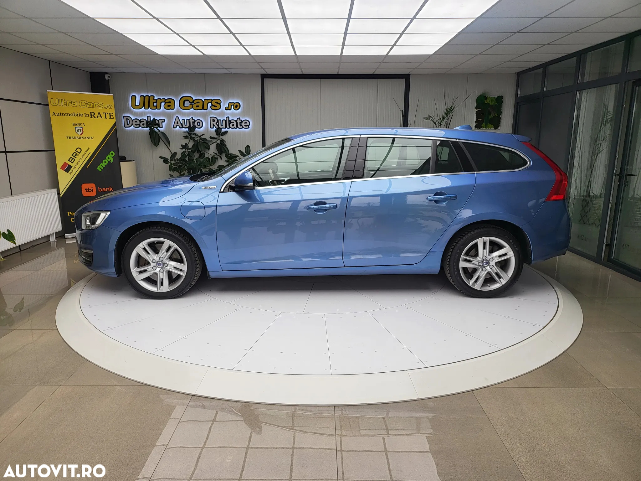 Volvo V60 D6 Plug-In-Hybrid AWD Geartronic Momentum - 3