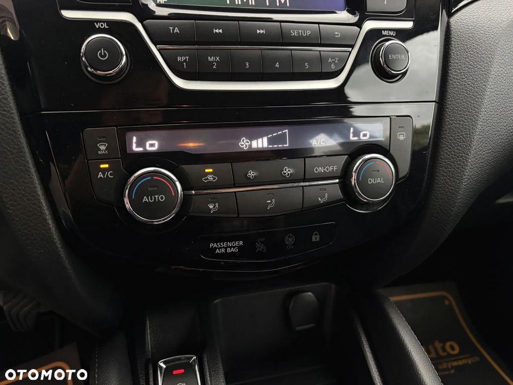 Nissan Qashqai 1.2 DIG-T N-Connecta EU6 - 29