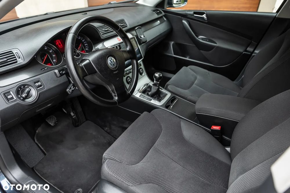 Volkswagen Passat 2.0 FSI Individual - 13